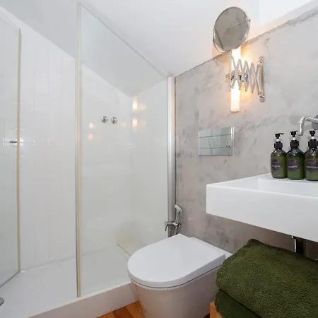 Artistic Duplex Apartment Lissabon